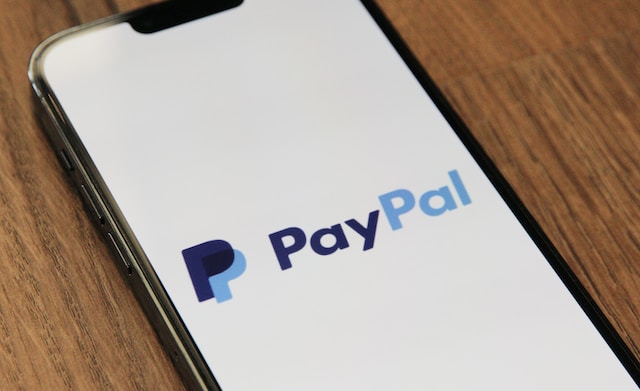 Aplikacja PayPal na telefonie