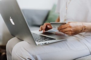 płacenie kartą za zakupy internetowe